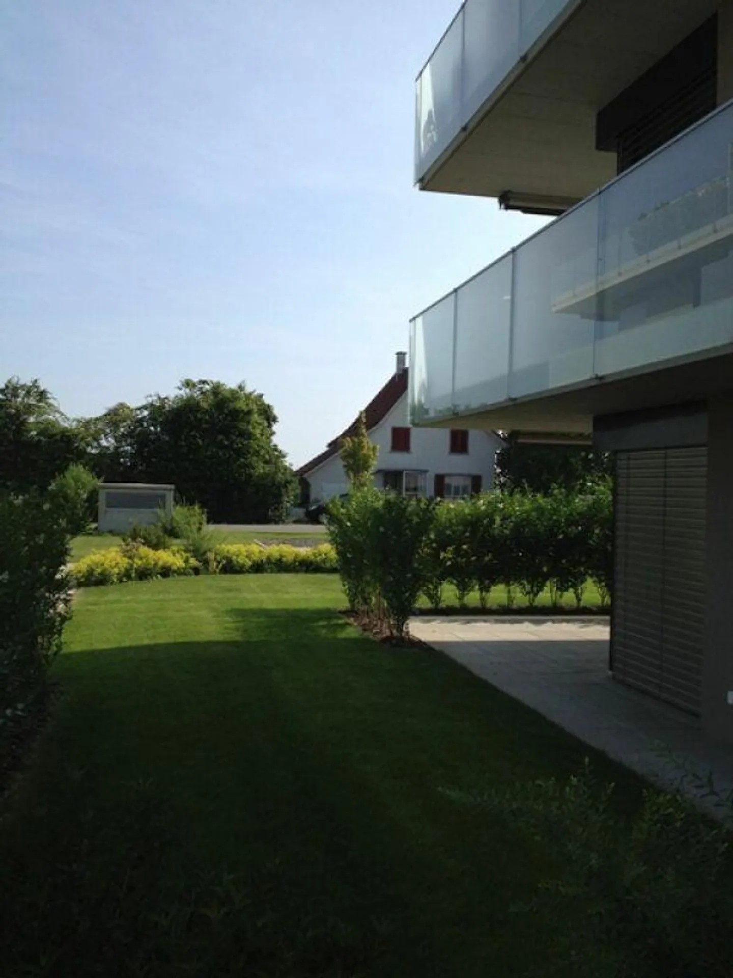 Exklusive, sonnige Attikawohnung mit umlaufender Terrasse und Seesicht - Foto 4 von 12