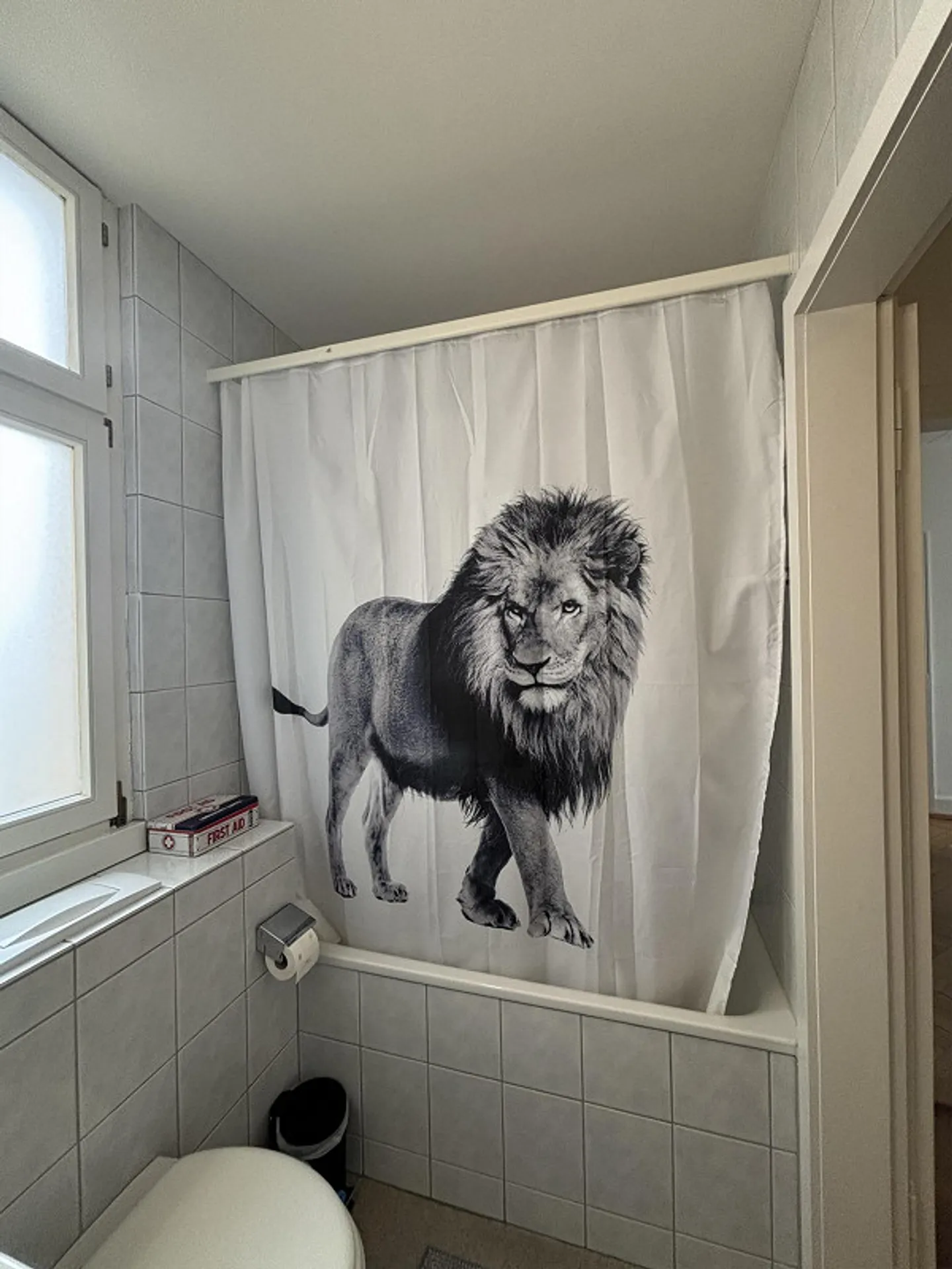 Furnished, charming 3-room apartment in an excellent location - Photo 10 of 13