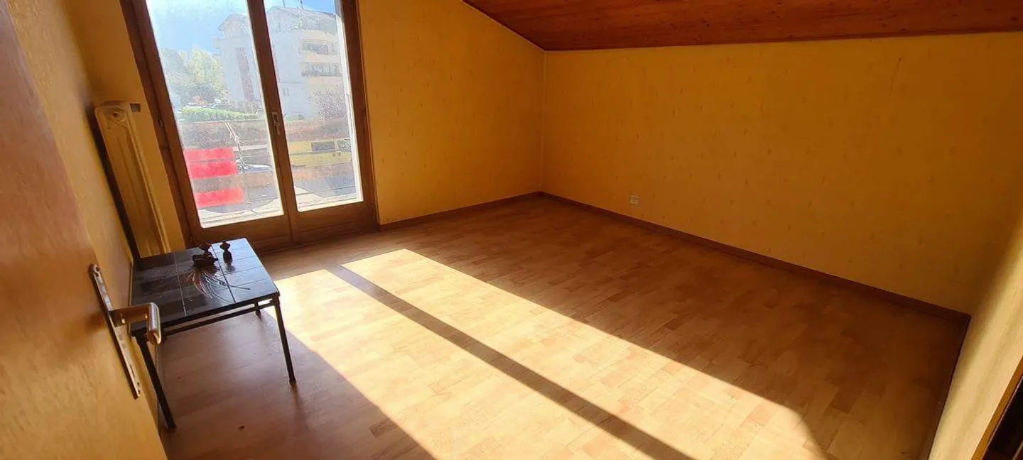 „Fully, Schönes Einfamilienhaus 5,5 Zimmer zu renovieren + Keller“ - Foto 6 von 10