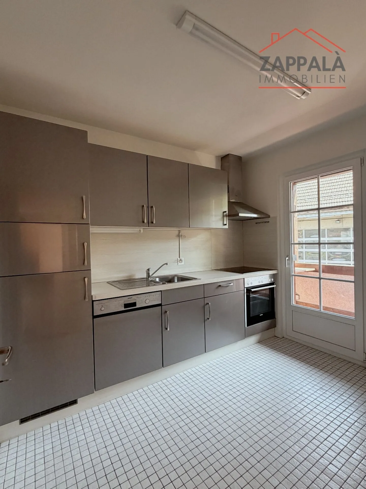 Elegante Erdgeschosswohnung in Schönenbuch - Foto 1 von 3