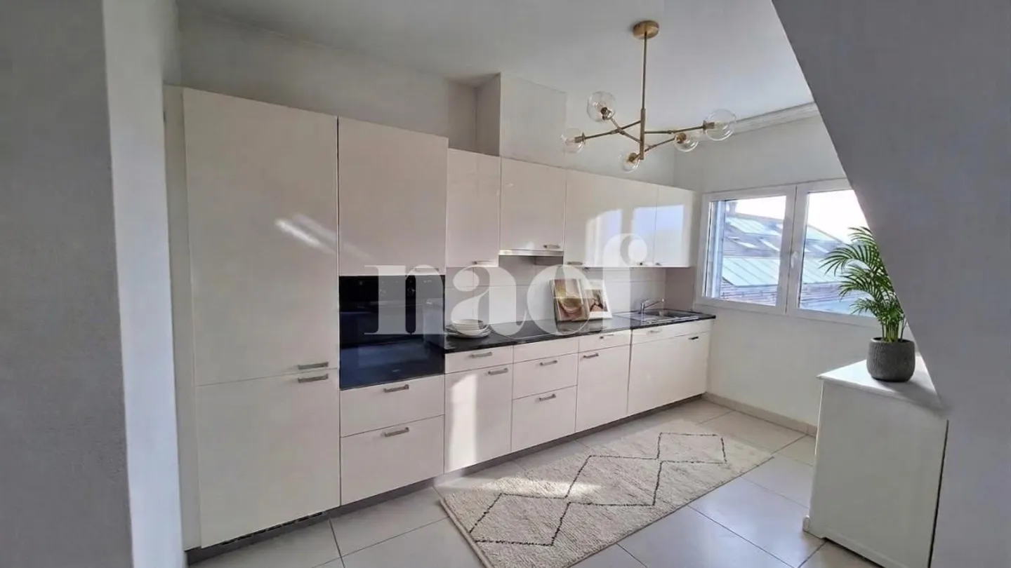 In the center of Founex - beautiful 3-room apartment of approx. 82m2 in the attic - Photo 2 of 6