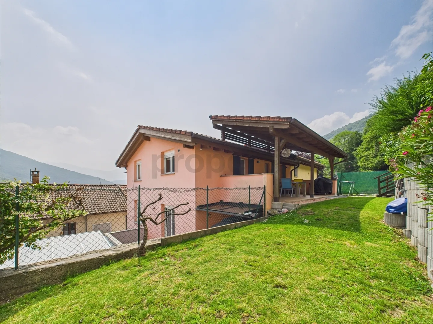 Superbe maison bifamiliale 4,5 pièces + 2,5 pièces à Sigirino - Photo 2 sur 12
