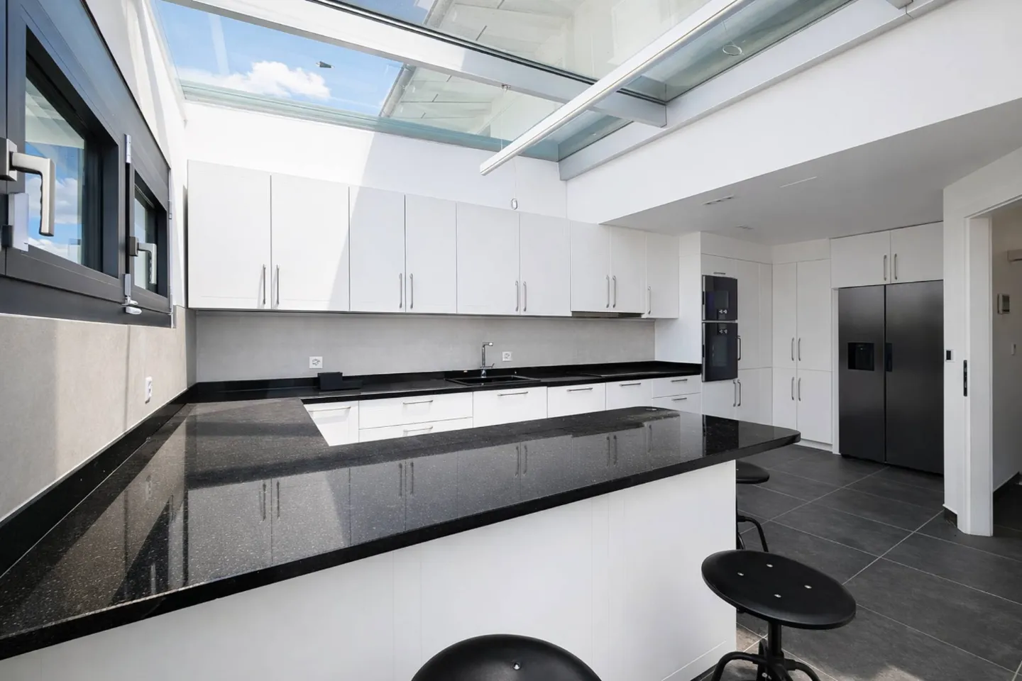 Contemporary Villa near Lausanne - Photo 2 of 11