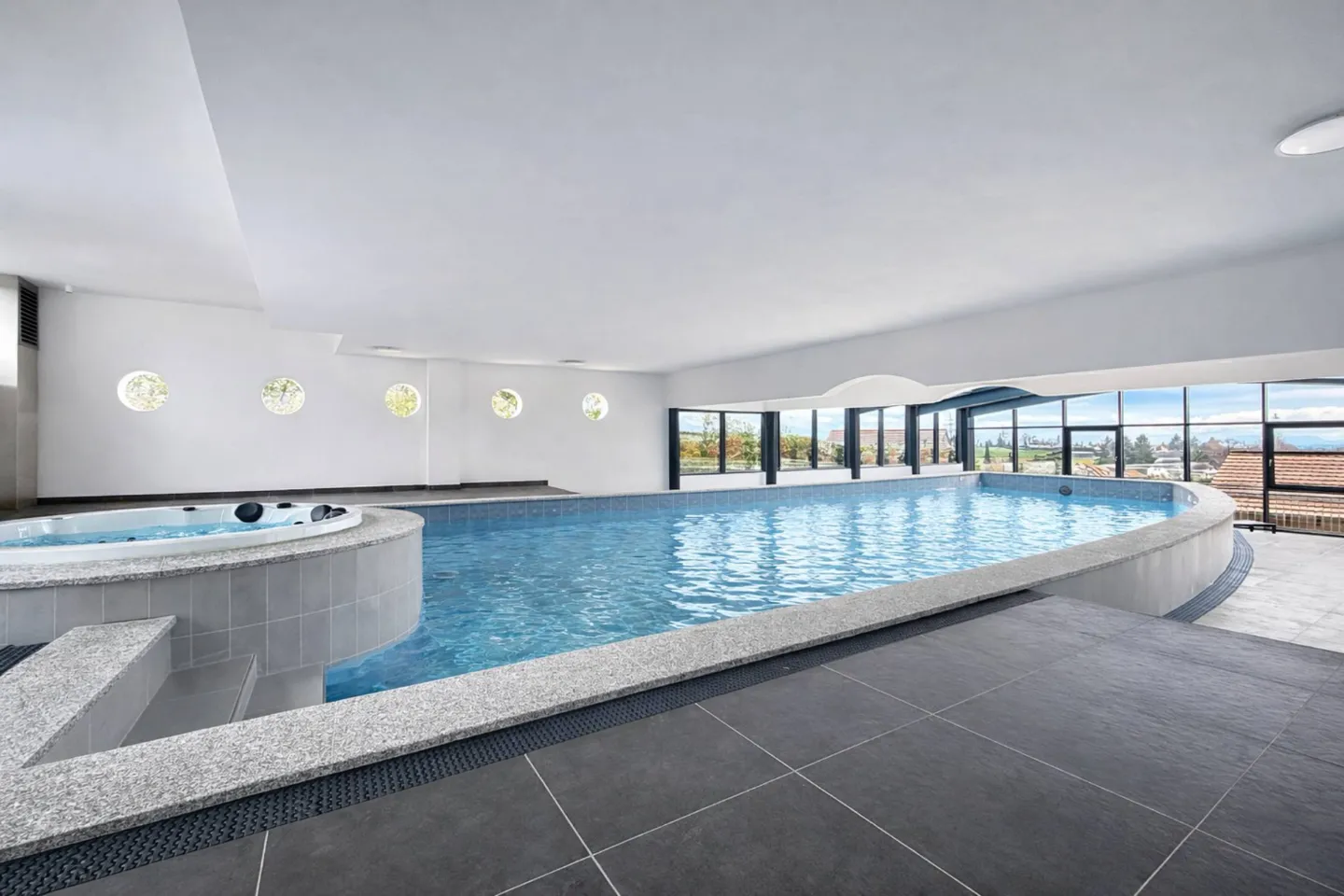 Contemporary Villa near Lausanne - Photo 4 of 11
