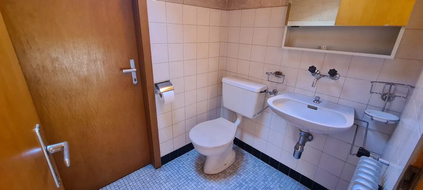 „Fully, Schönes Einfamilienhaus 5,5 Zimmer zu renovieren + Keller“ - Foto 9 von 10