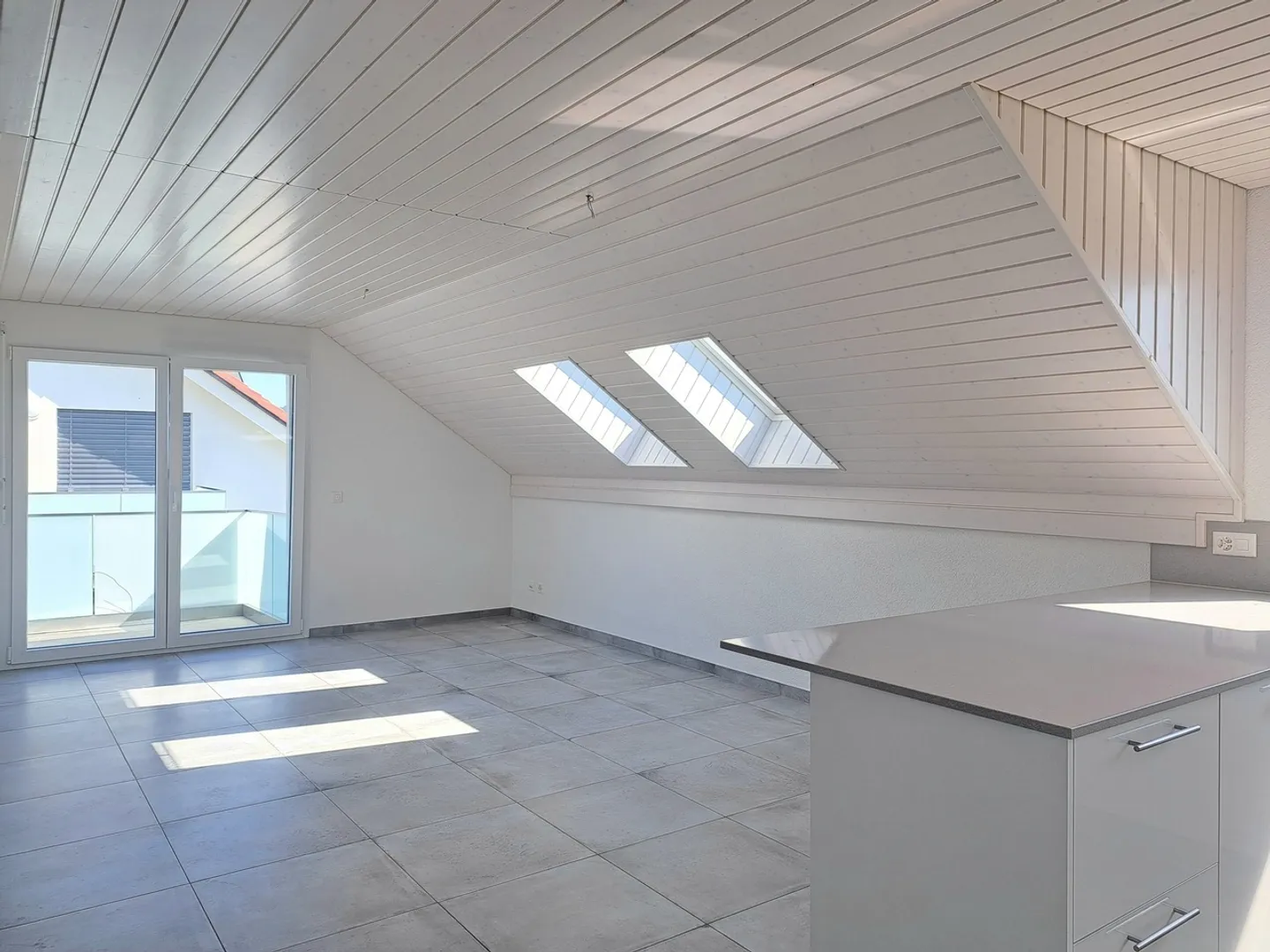 COLLÈGE 22, Appartement de 3.5 pièces aux combles  - Photo 3 sur 9