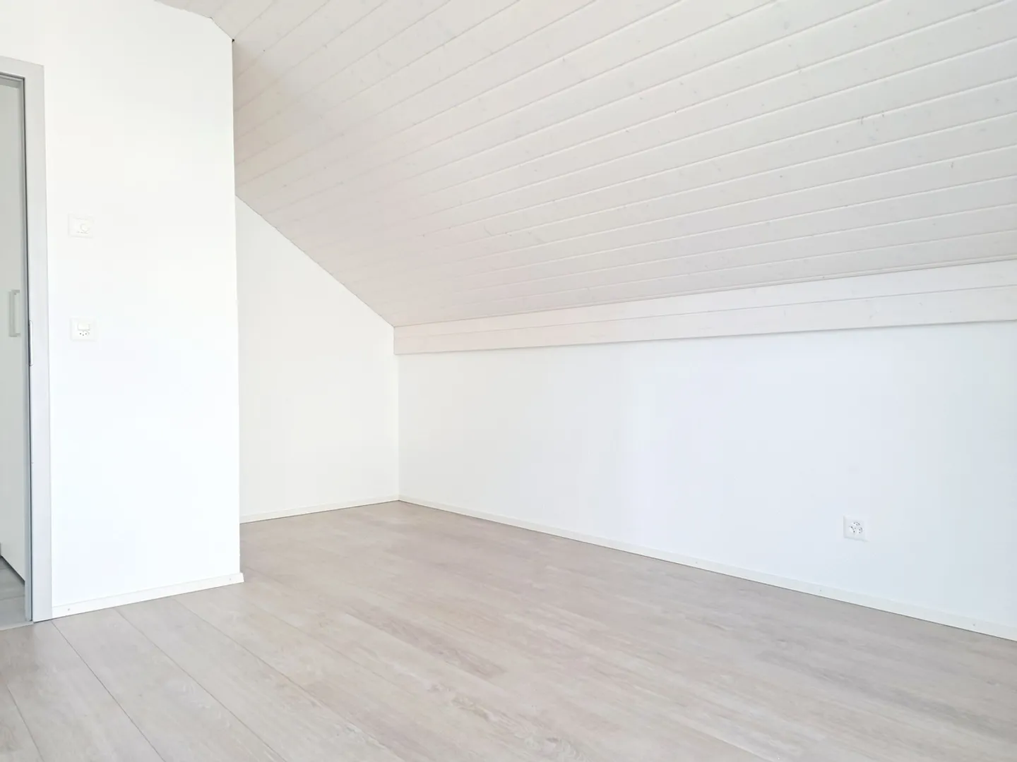 COLLÈGE 22, Appartement de 3.5 pièces aux combles  - Photo 6 sur 9