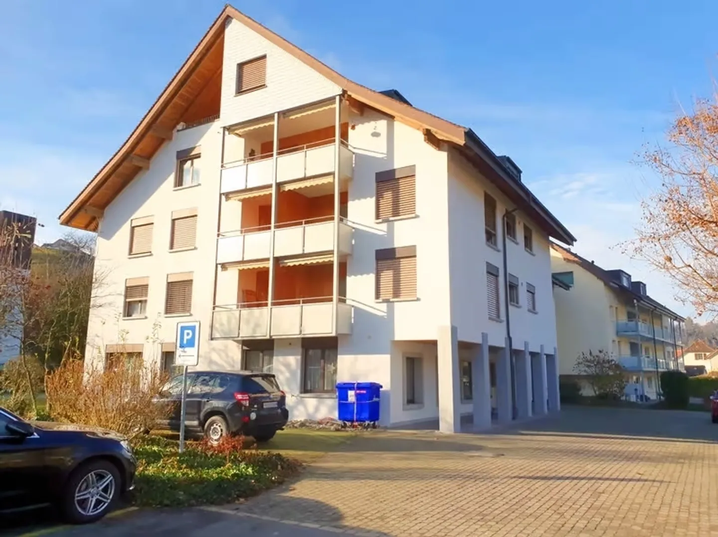 Grande appartement de 2,5 pièces avec vue, près de la gare, Volg, médecin, école - Photo 12 sur 13
