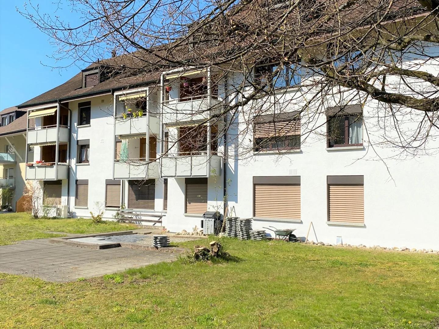 Grande appartement de 2,5 pièces avec vue, près de la gare, Volg, médecin, école - Photo 13 sur 13