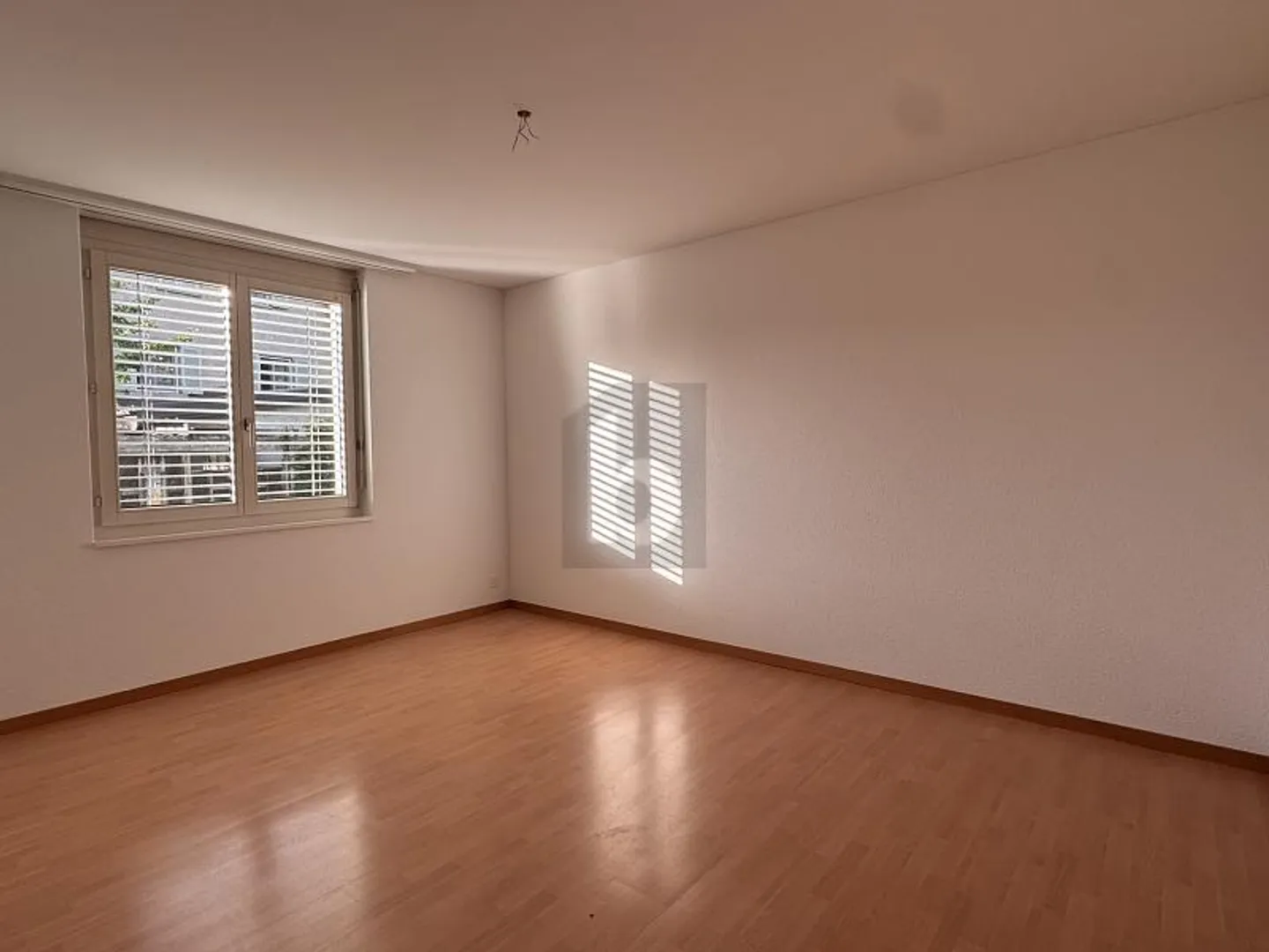 Bright 4.5-Room Apartment - Photo 3 of 6