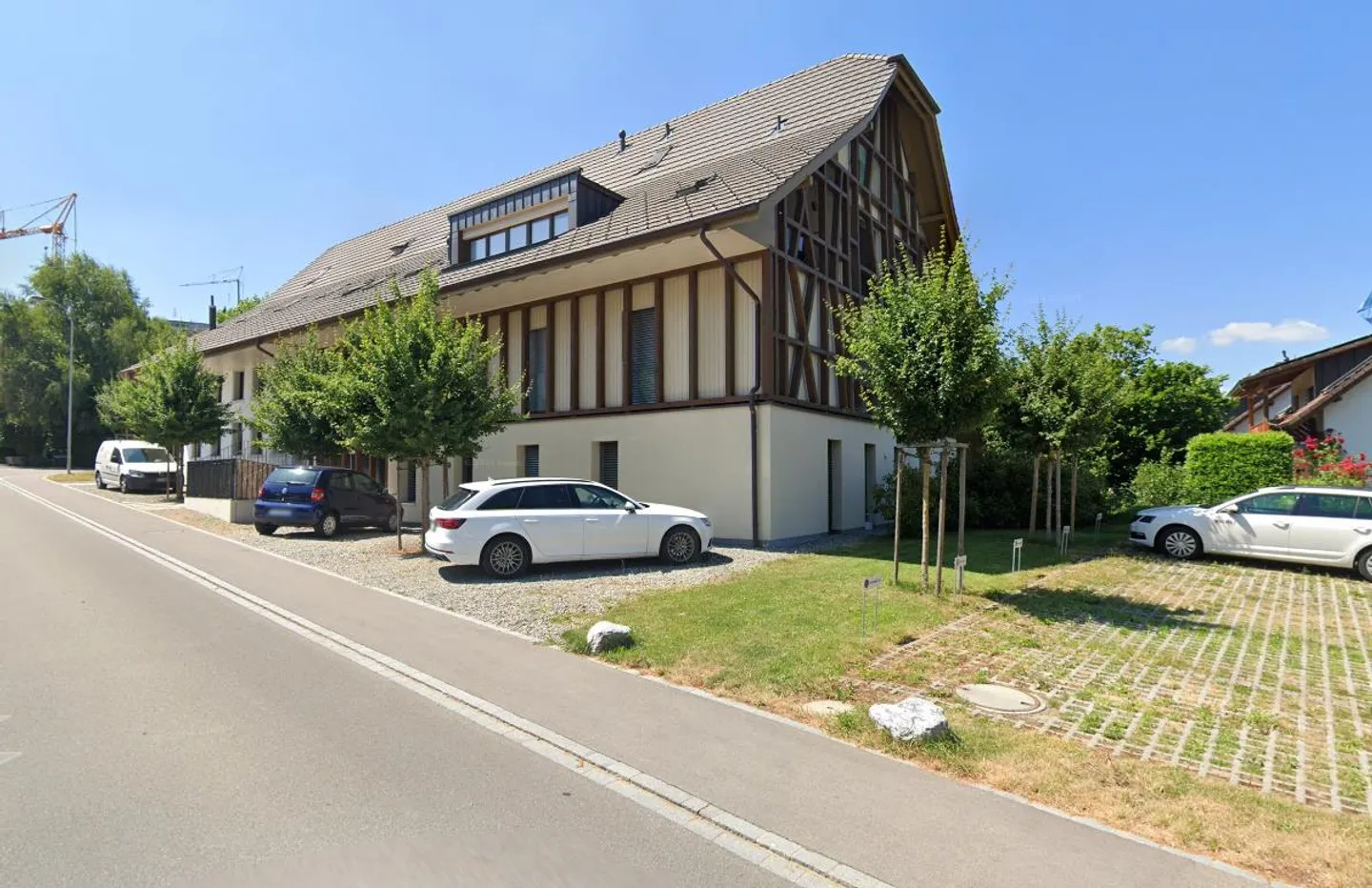 Spacious 5.5-room maisonette apartment with plenty of wood and charm - Photo 1 of 8