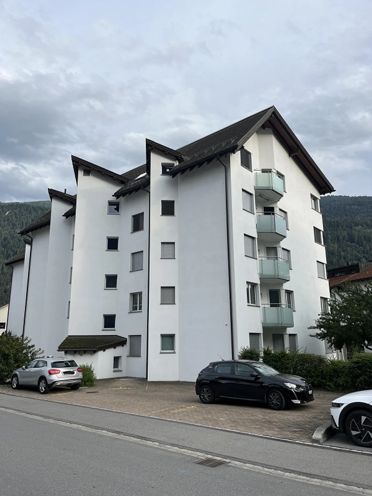 Geräumige 5.5 Zimmer Wohnung - Foto 1 von 17