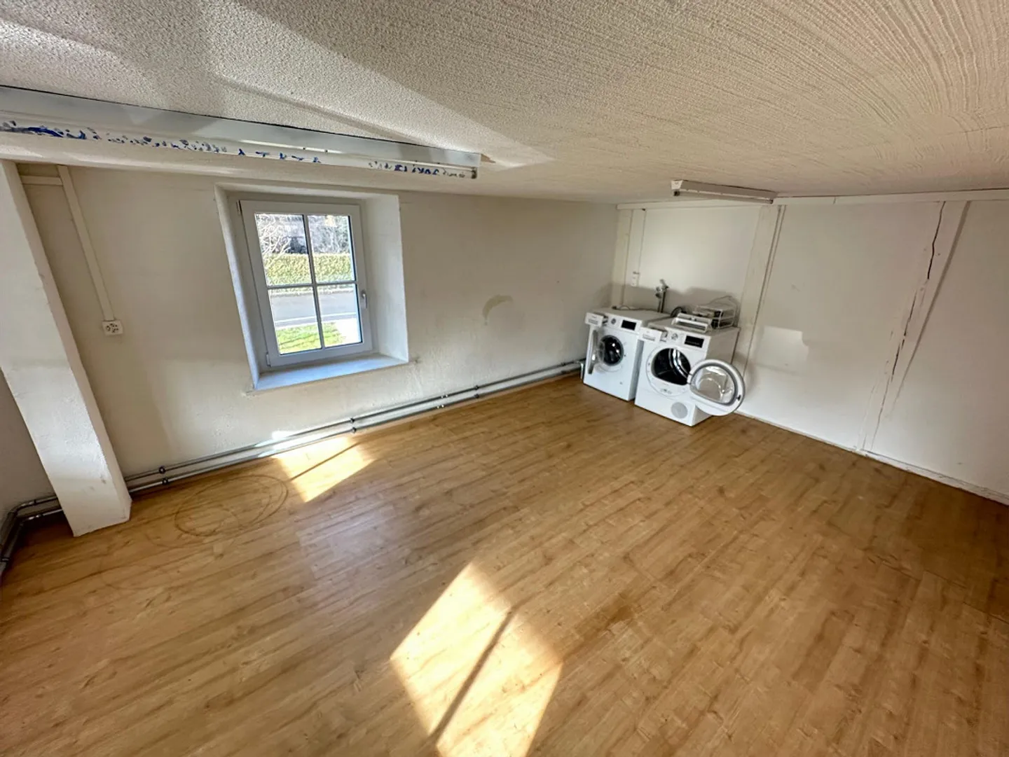 Spacious 5.5-room maisonette apartment with plenty of wood and charm - Photo 7 of 8