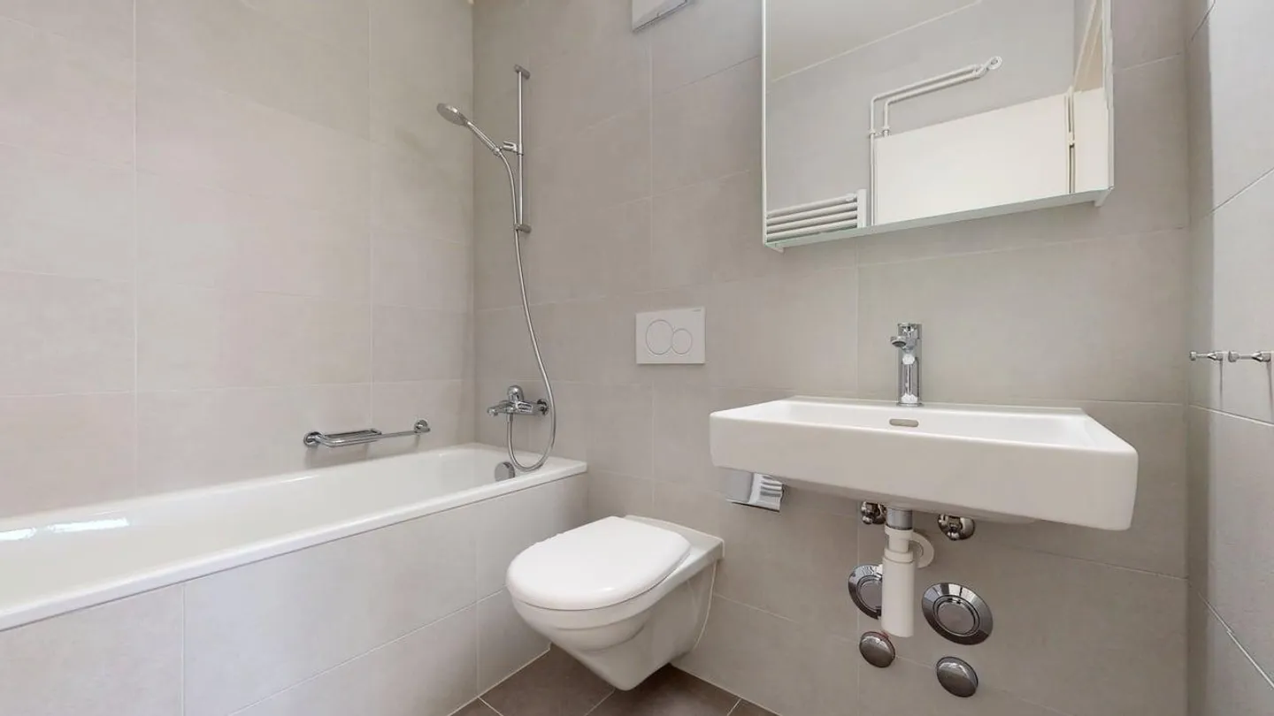 A large 4.5-room apartment for rent on the 6th floor - Photo 4 of 8