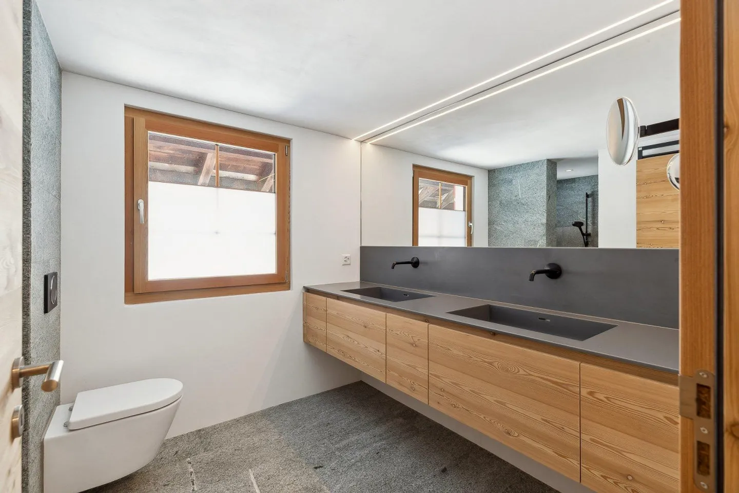 Chalet de vacances entièrement rénové avec charme alpin - Photo 3 sur 4