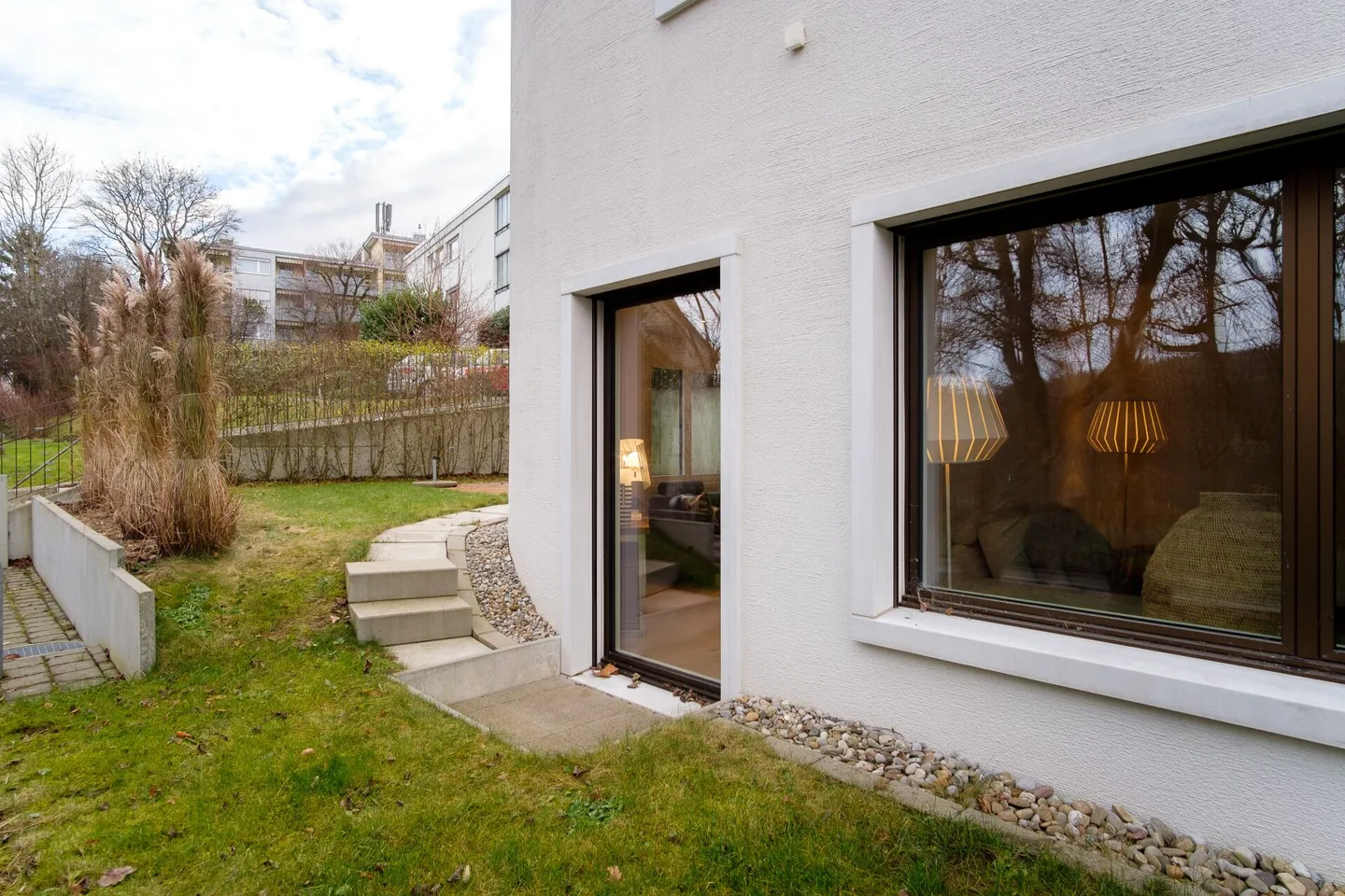 Appartement de jardin moderne 2.5 pièces (139.5m2) dans le quartier 7 - Photo 1 sur 18