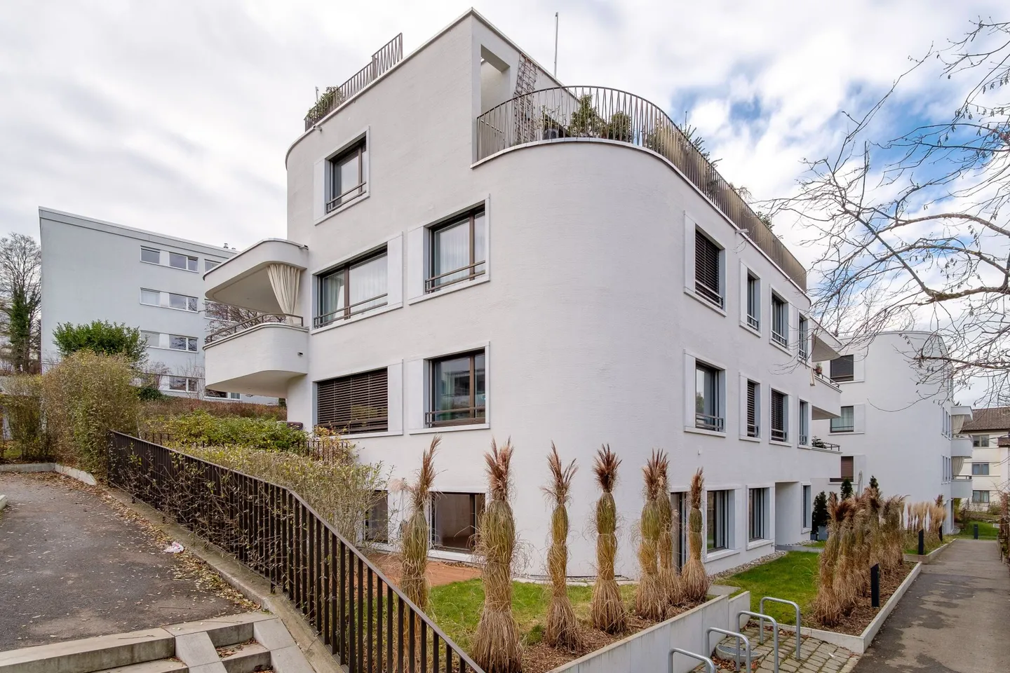 Appartement de jardin moderne 2.5 pièces (139.5m2) dans le quartier 7 - Photo 2 sur 18