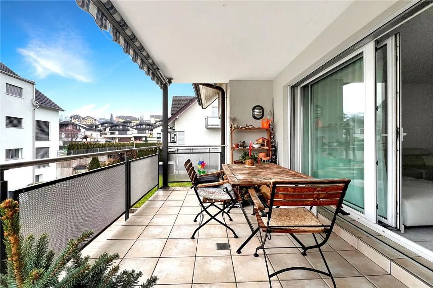 Modern attractive 4 ½-room apartment with balcony in a central location - Photo 3 of 4