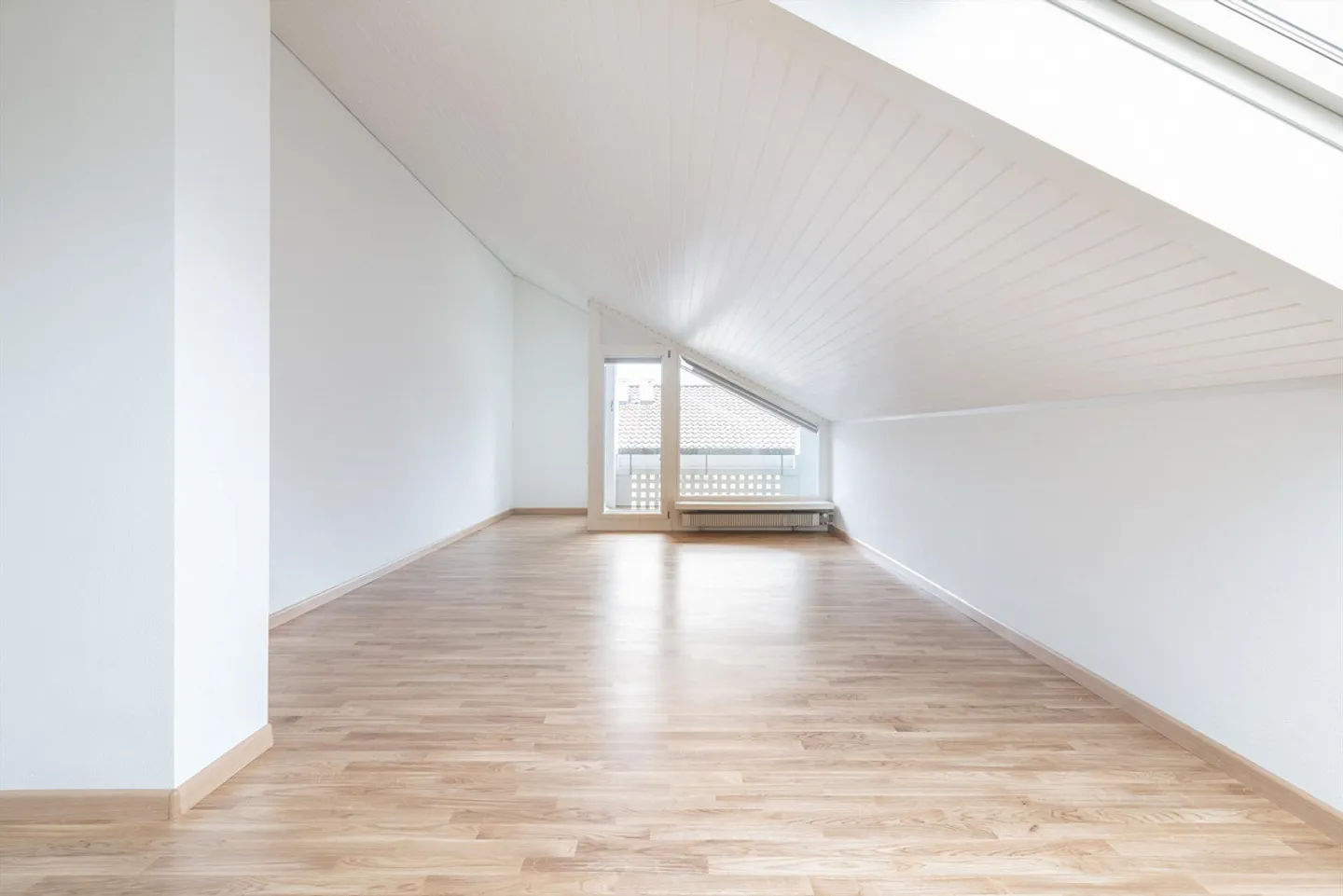 Renovated 2.5-room attic apartment 86m2 in a central location - Photo 6 of 8