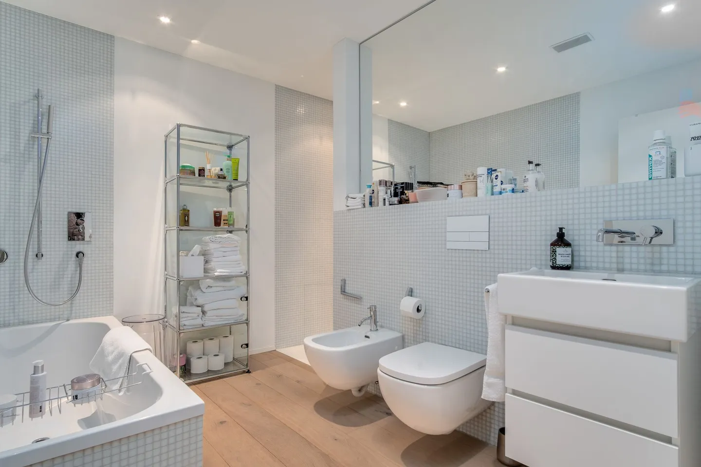 Appartement de jardin moderne 2.5 pièces (139.5m2) dans le quartier 7 - Photo 10 sur 18