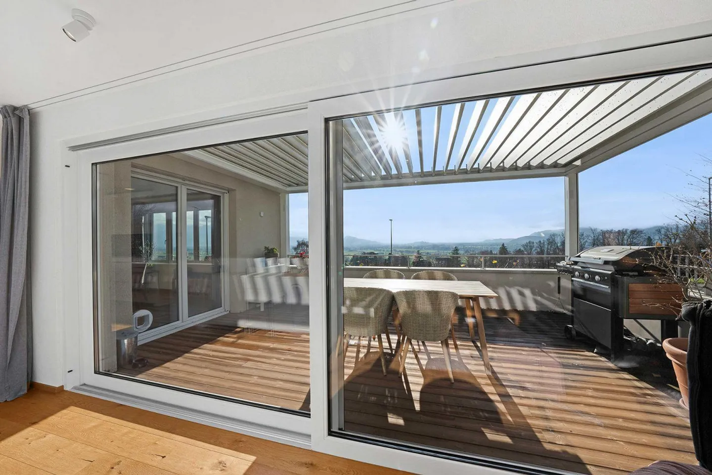 Single-family house with a separate apartment - Photo 6 of 13