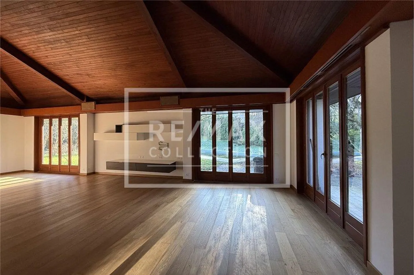 Elegante Villa mit Pool und privatem Garten in Gentilino - Foto 4 von 13