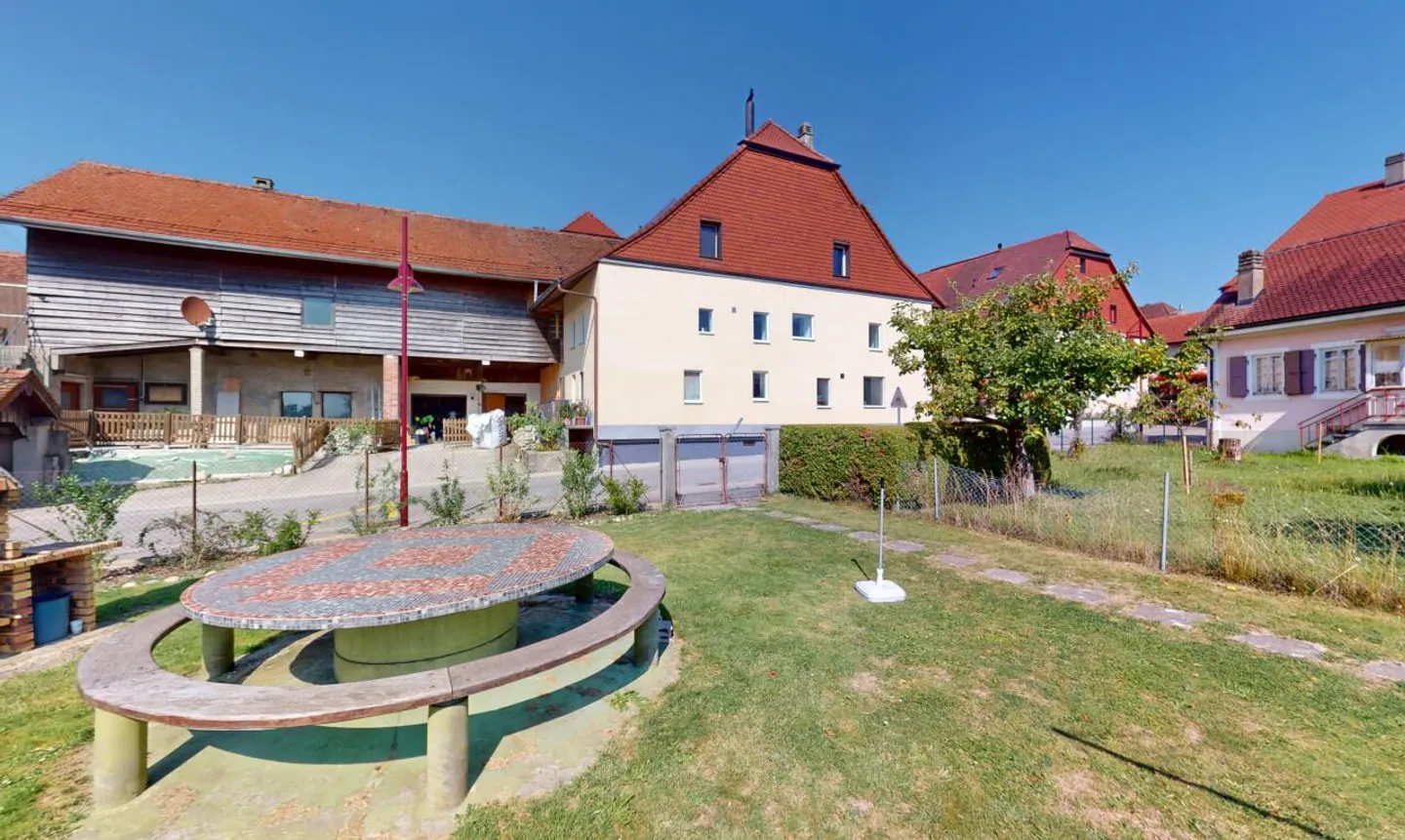 Vicino a Yverdon: ampio appartamento ristrutturato 4.5p con giardino condiviso - Foto 4 di 11