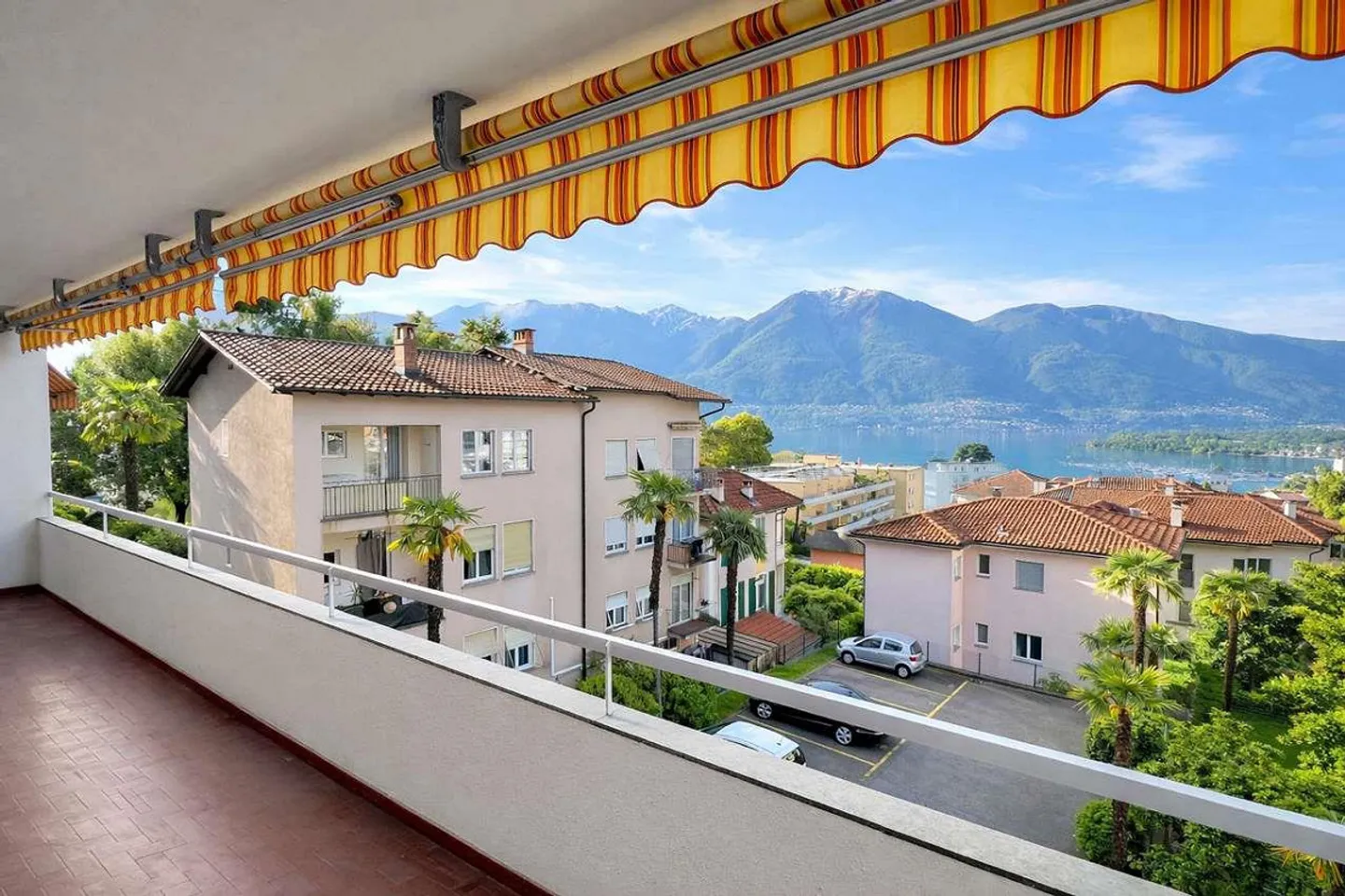 Muralto - Elegant 4.5 Room Apartment with 150 m2 and Lake View - Photo 9 of 12