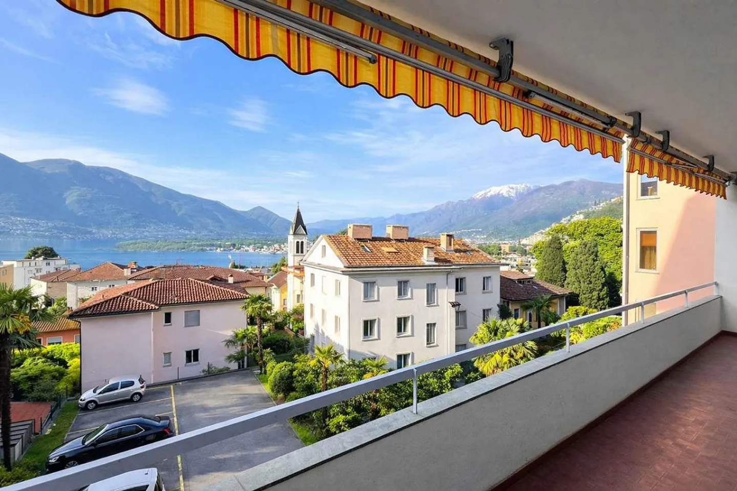 Muralto - Elegant 4.5 Room Apartment with 150 m2 and Lake View - Photo 10 of 12
