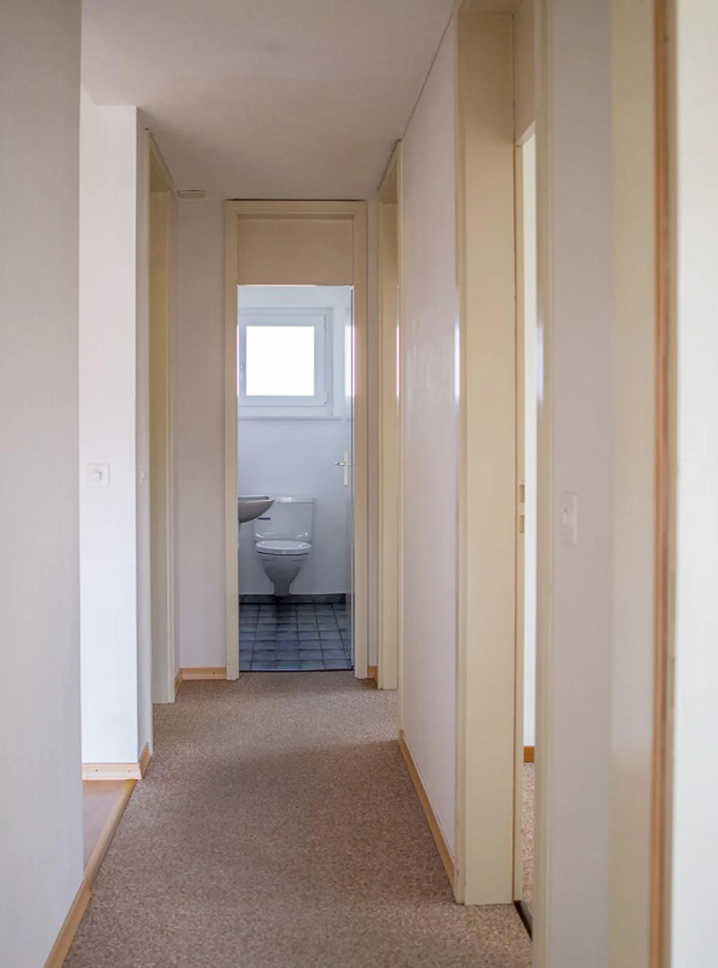 Appartement lumineux de 4,5 pièces avec cheminée confortable, limité jusqu'au 30.... - Photo 8 sur 8