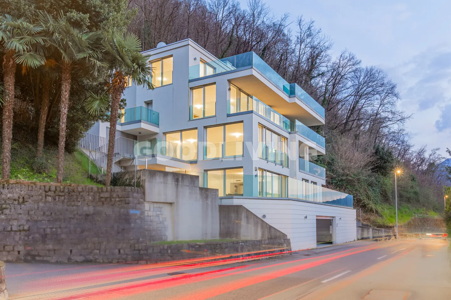 328 m² stilvolles Wohnen mit Privatsphäre &amp; Panorama-Seesicht - Foto 2 von 7