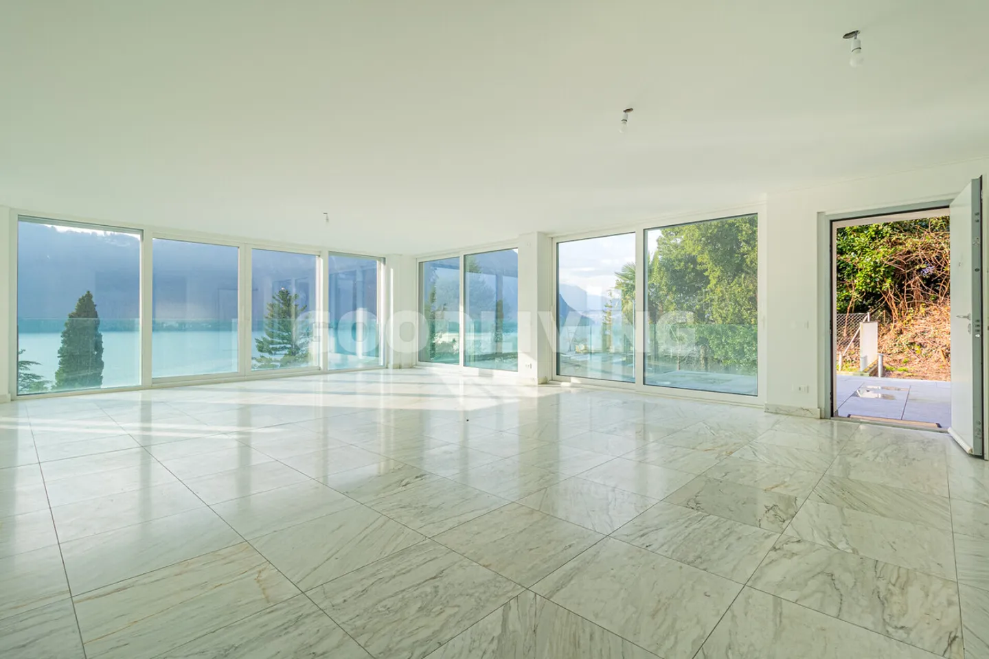 328 m² stilvolles Wohnen mit Privatsphäre &amp; Panorama-Seesicht - Foto 3 von 7