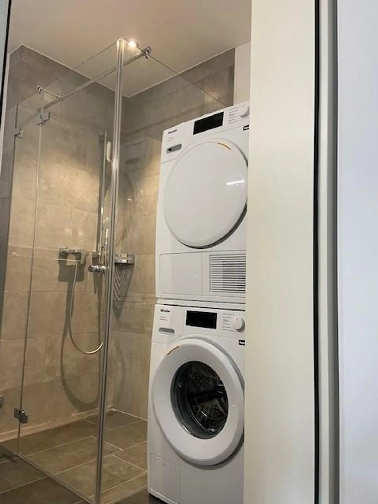 Appartement neuf 1.0 pièce ultra moderne avec une vue imprenable sur les montagnes - Photo 7 sur 10
