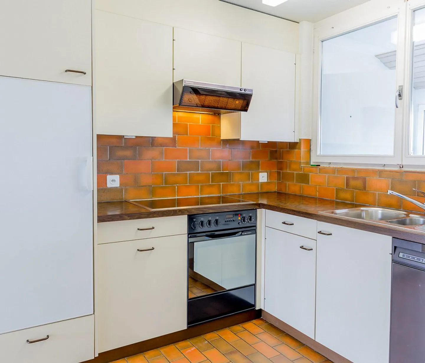 Appartement lumineux de 4,5 pièces avec cheminée confortable, limité jusqu'au 30.... - Photo 3 sur 8