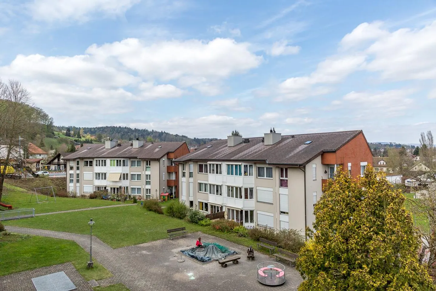 Appartement lumineux de 4,5 pièces avec cheminée confortable, limité jusqu'au 30.... - Photo 6 sur 8