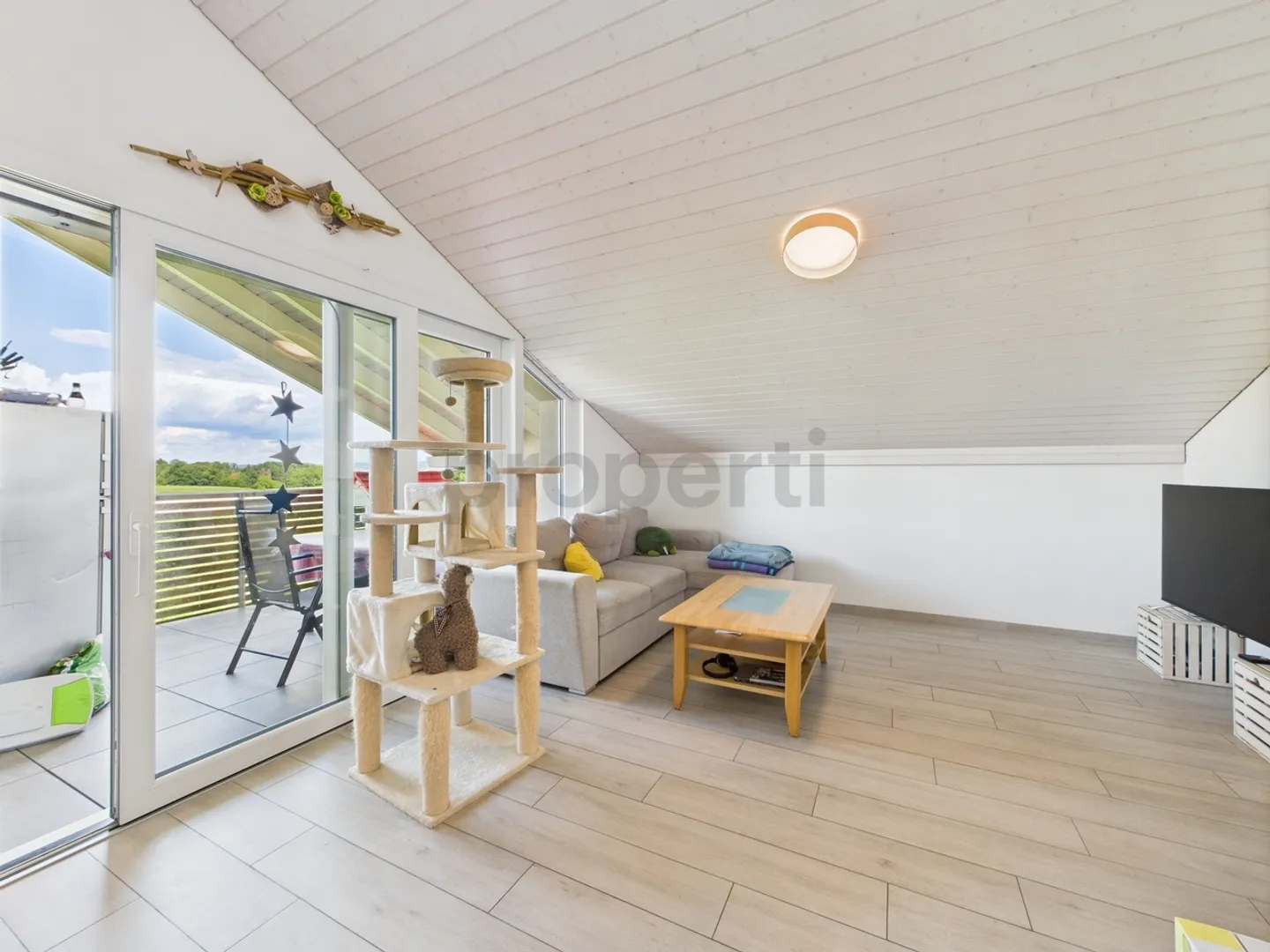 Spacious modern 4.5-room apartment with balcony in Vallon FR - Photo 1 of 12