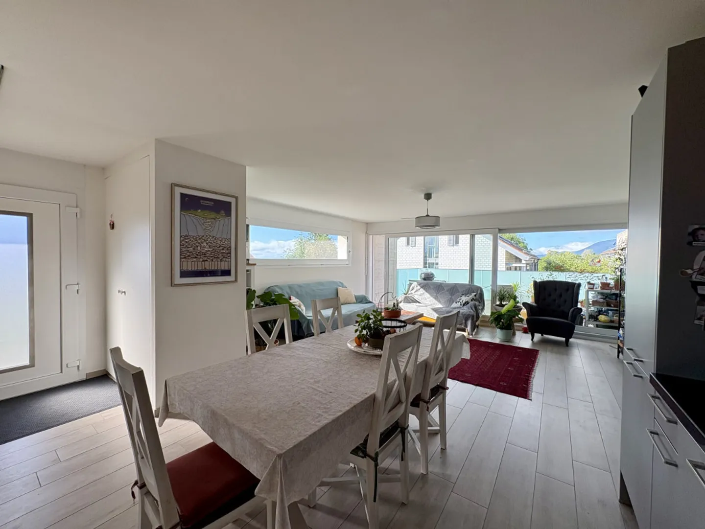 Bright recent duplex 4.5p in the center of Genolier Terrace 2 parking spaces - Photo 3 of 17