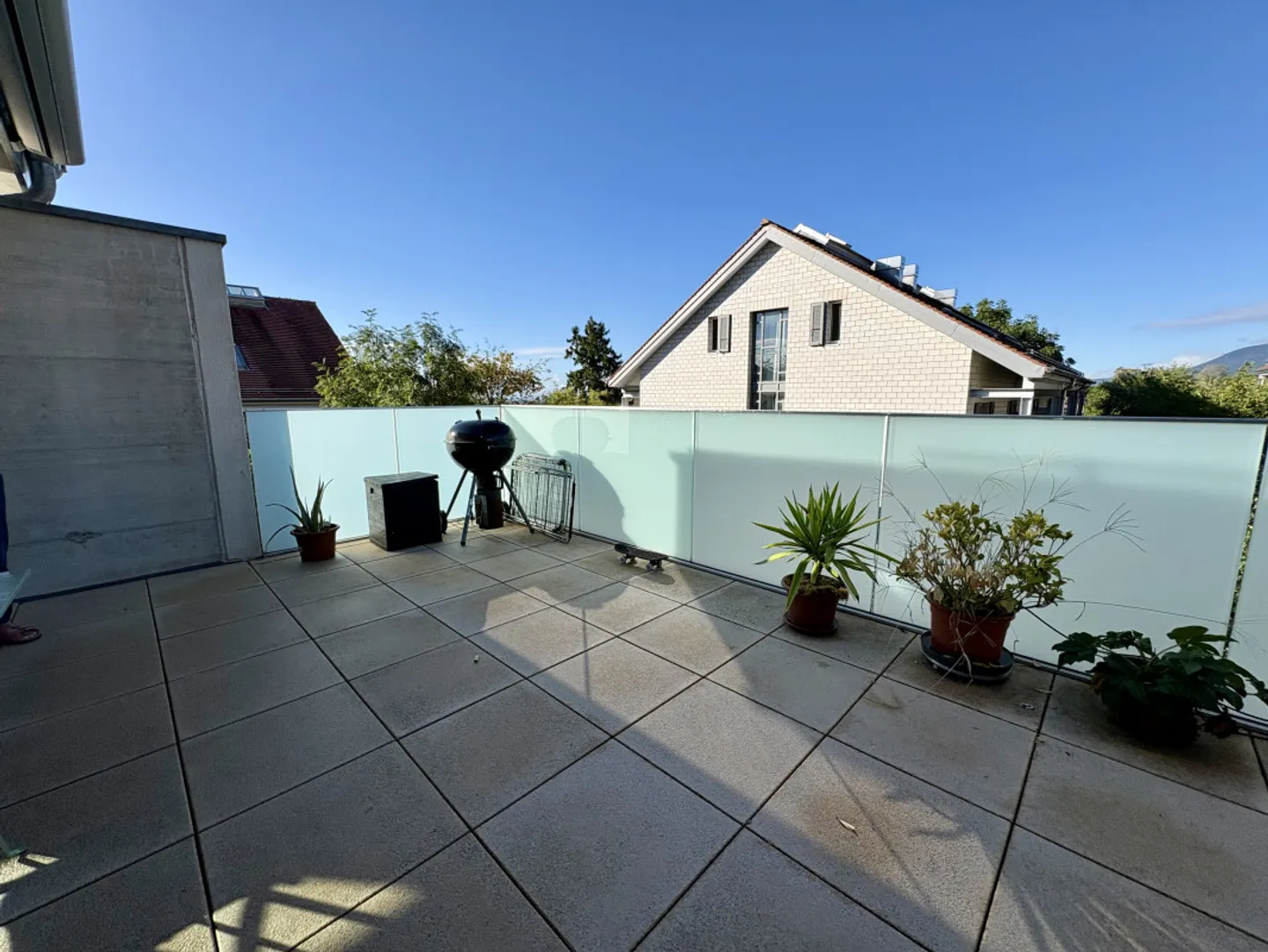 Bright recent duplex 4.5p in the center of Genolier Terrace 2 parking spaces - Photo 5 of 17