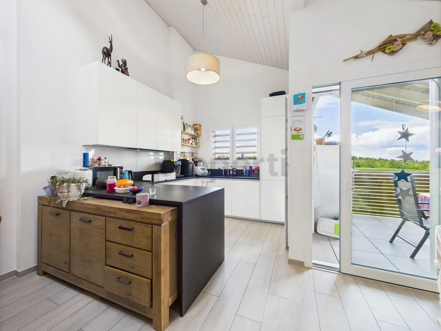 Spacious modern 4.5-room apartment with balcony in Vallon FR - Photo 2 of 12