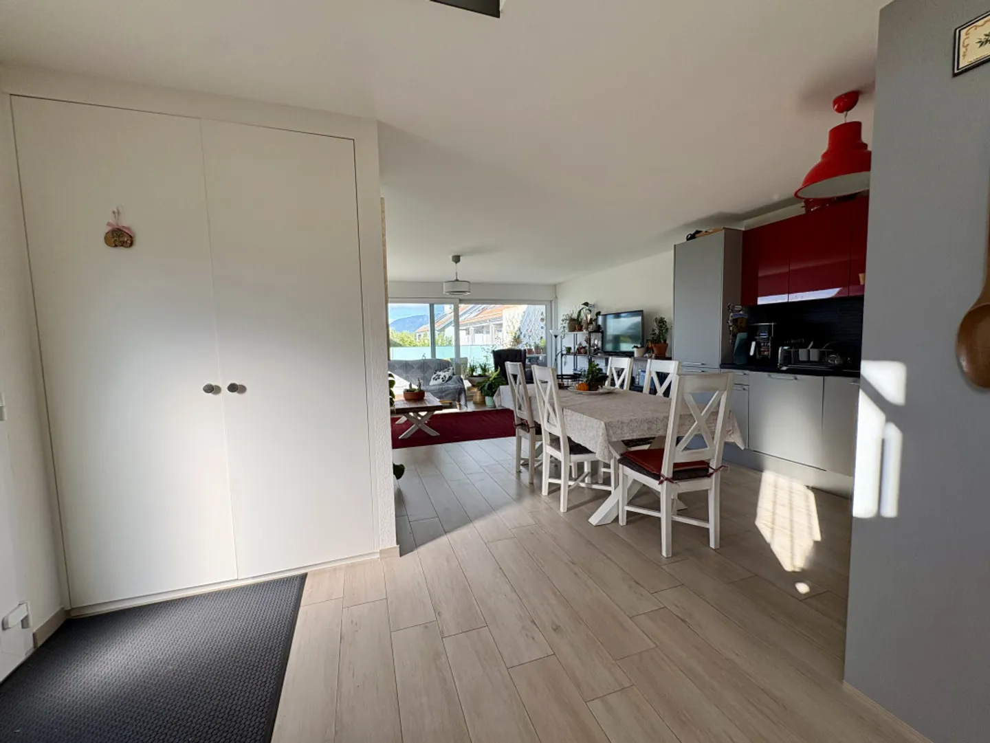 Bright recent duplex 4.5p in the center of Genolier Terrace 2 parking spaces - Photo 15 of 17