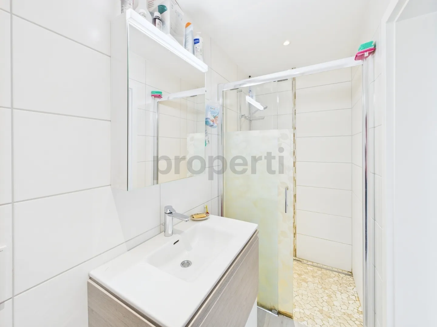 Spacious modern 4.5-room apartment with balcony in Vallon FR - Photo 7 of 12