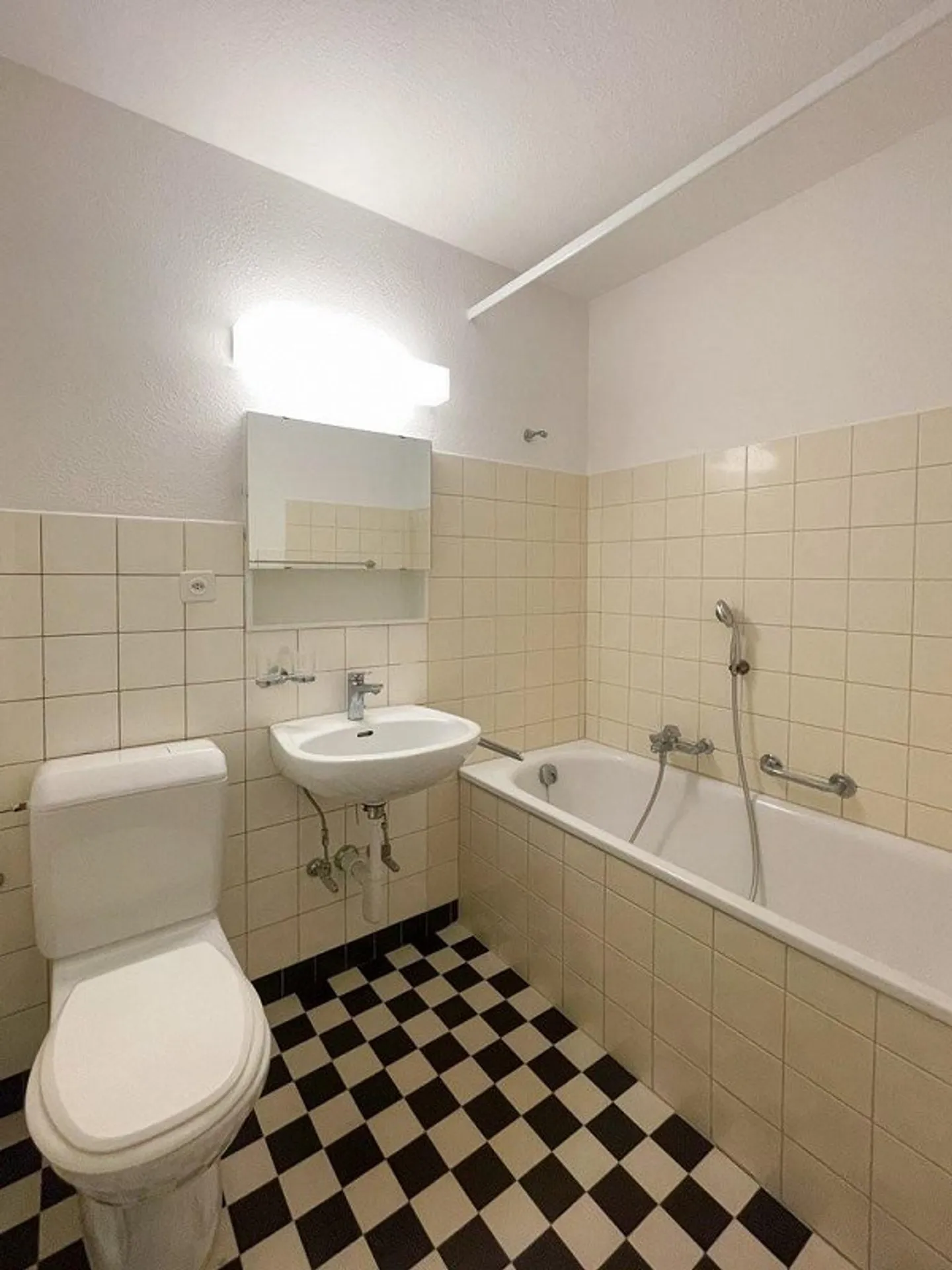 For rent in the most central residential area in District 6 - Photo 6 of 6