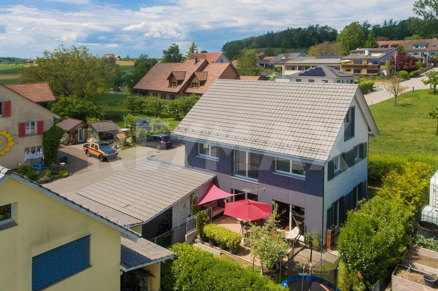 Geräumiges Familienhaus in ruhiger Lage - Foto 2 von 13