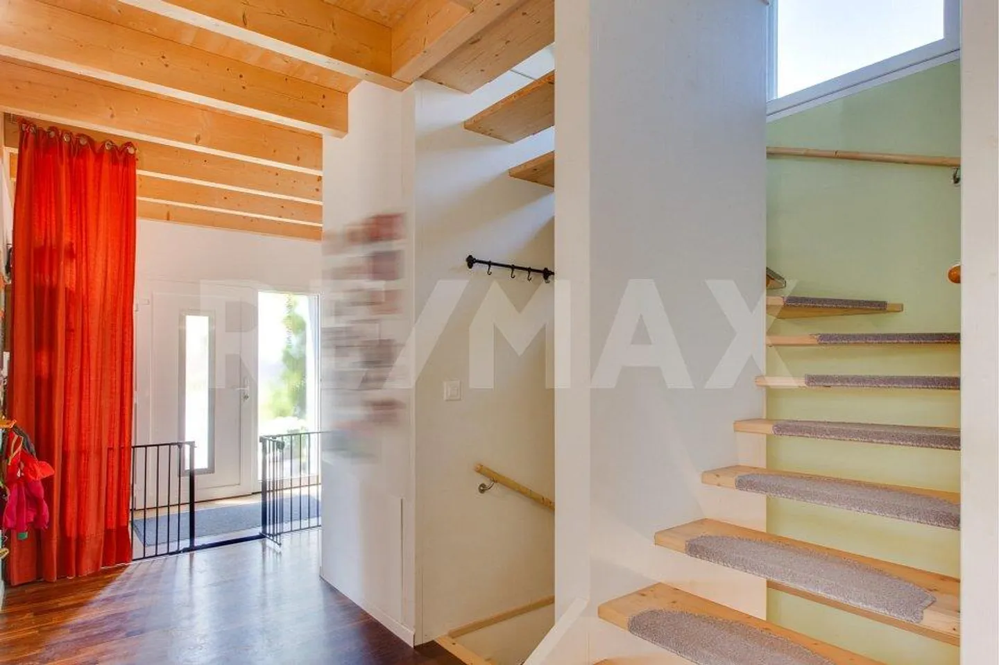 Geräumiges Familienhaus in ruhiger Lage - Foto 4 von 13