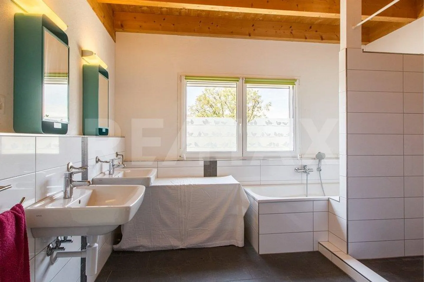 Geräumiges Familienhaus in ruhiger Lage - Foto 11 von 13