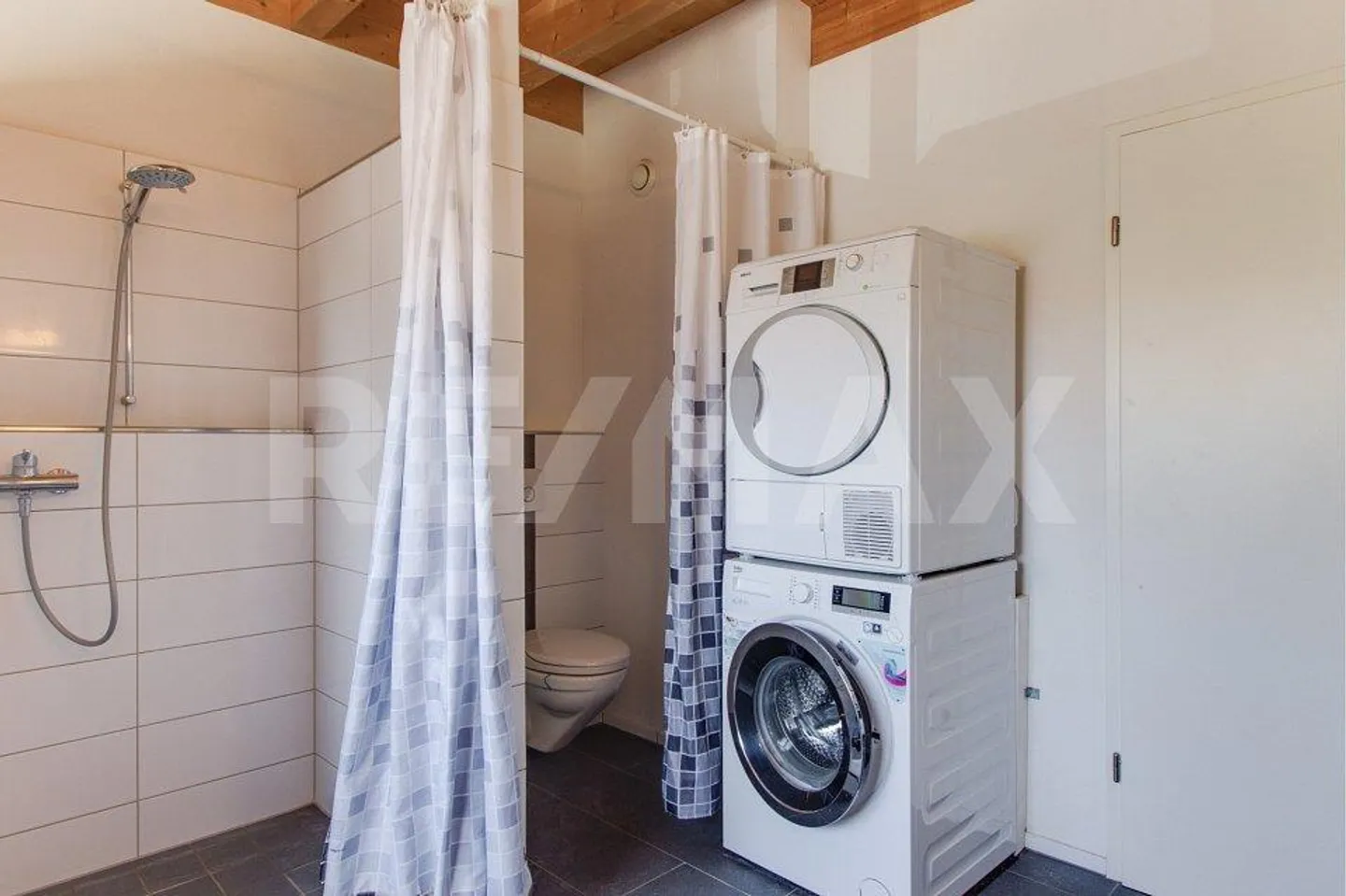 Geräumiges Familienhaus in ruhiger Lage - Foto 12 von 13