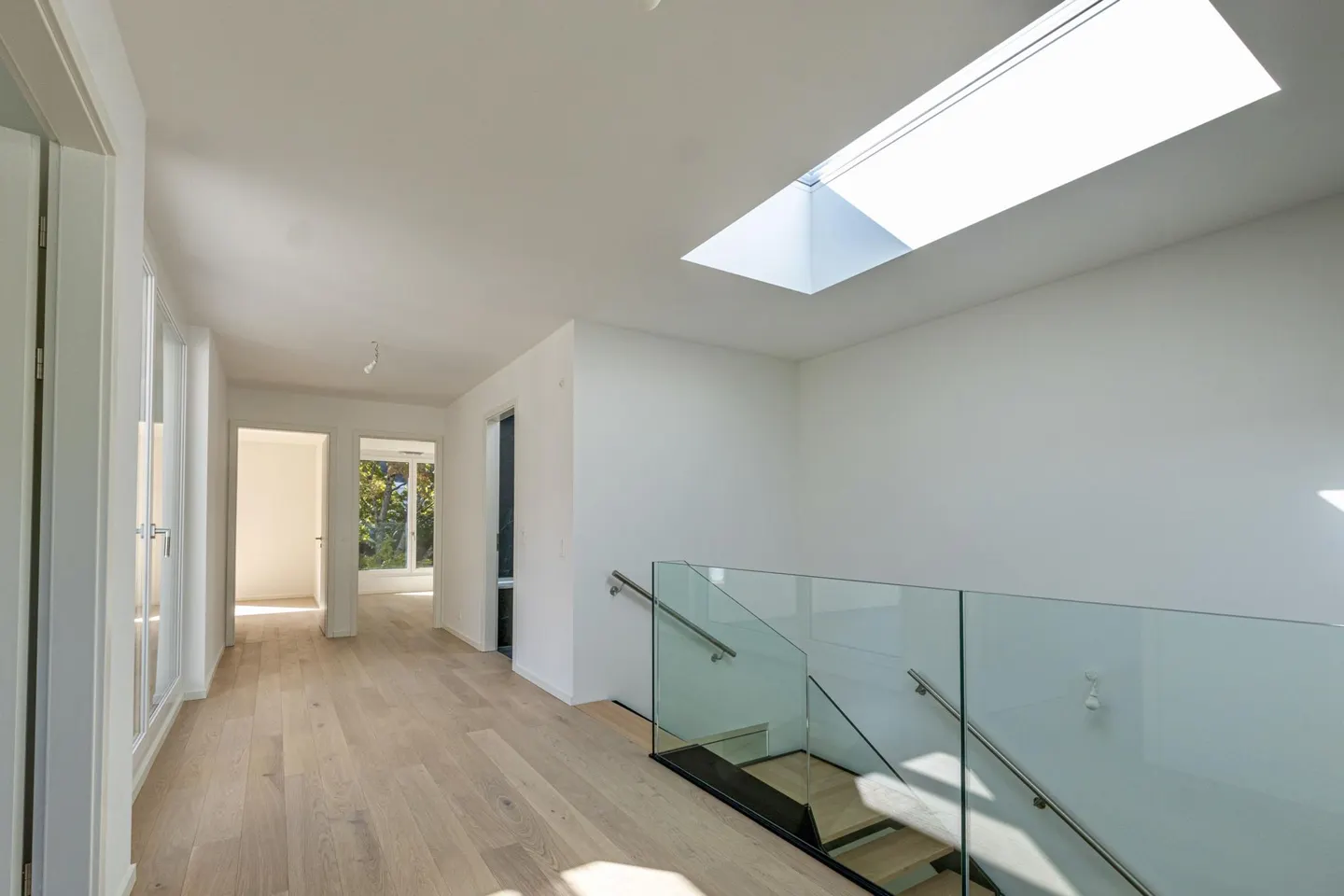 Elegant Contemporary Villa - Photo 6 of 12