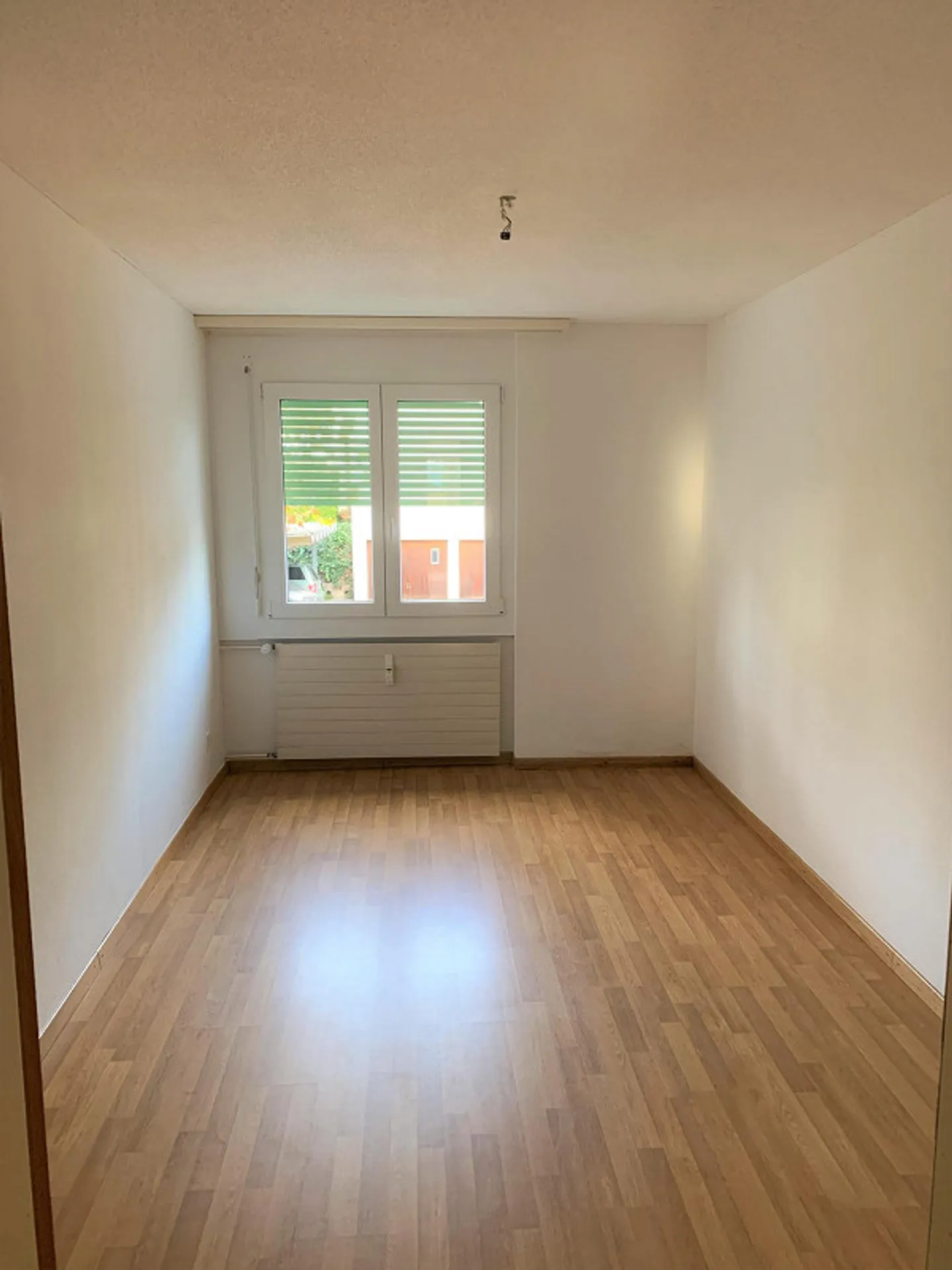 Sous-locataire à partir du 01.09.2026 pour un charmant appartement de 3,5 pièces au rez-de-chaussée - Photo 1 sur 8