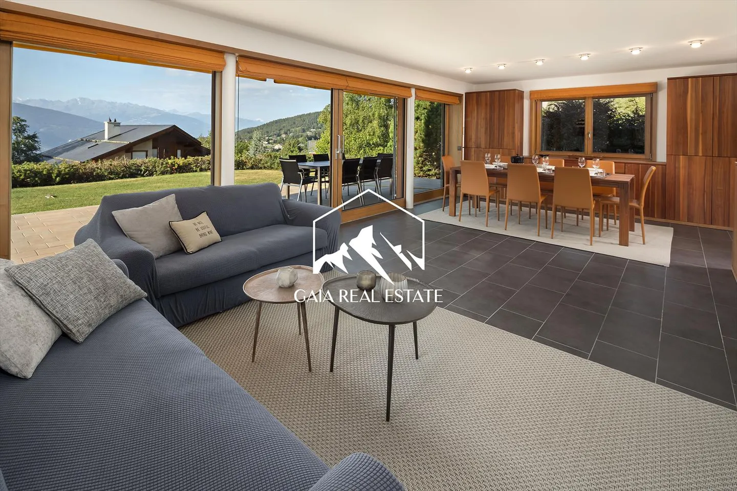 Chalet 4.5 rooms - Photo 1 of 19
