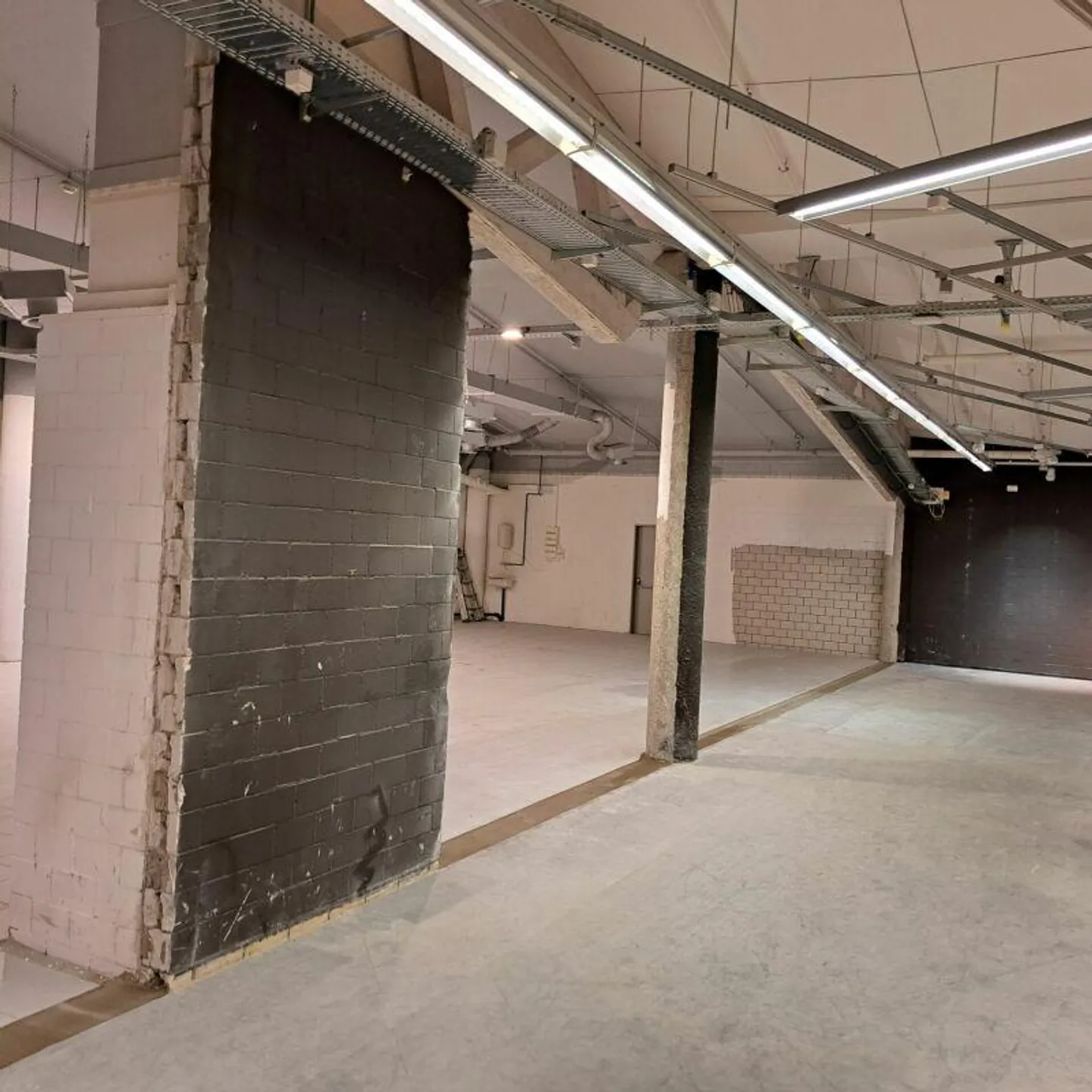 Spazio commerciale attraente nel Säntispark - Foto 6 di 8